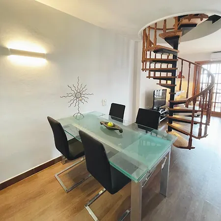 Gasthuis Lovely Ensuite Double In Shared In The Centre Of Santa Eularia - Close To The Beach, Shops, Bars And Restaurants 3*