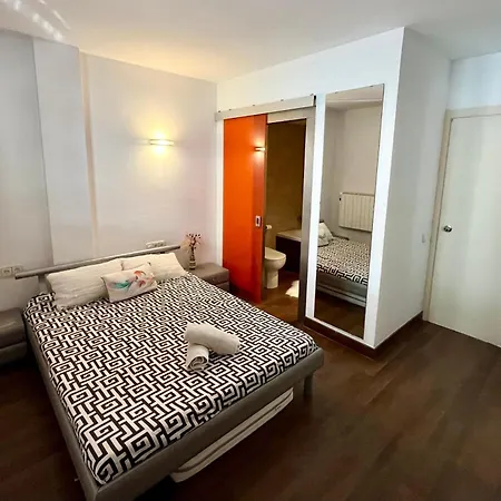 Guest house Lovely Ensuite Double In Shared In The Centre Of Santa Eularia - Close To The Beach, Shops, Bars And Restaurants