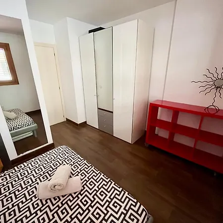 Lovely Ensuite Double In Shared In The Centre Of Santa Eularia - Close To The Beach, Shops, Bars And Restaurants