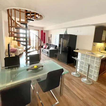 Gasthuis Lovely Ensuite Double In Shared In The Centre Of Santa Eularia - Close To The Beach, Shops, Bars And Restaurants Santa Eularia des Riu