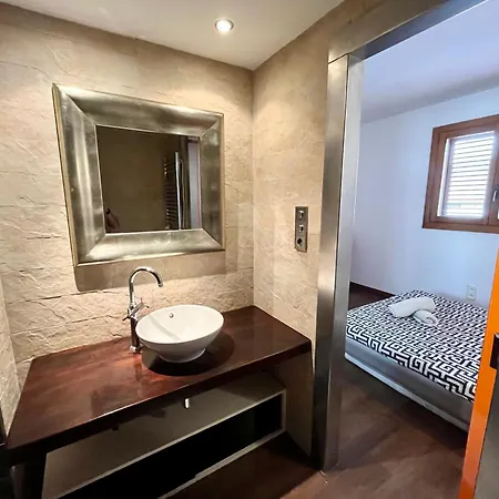 Lovely Ensuite Double In Shared In The Centre Of Santa Eularia - Close To The Beach, Shops, Bars And Restaurants 3*